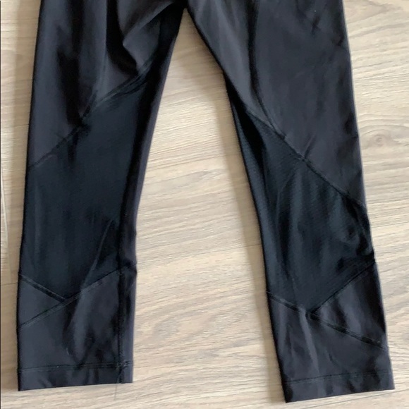Lululemon Cropped Leggings - Picture 5 of 5